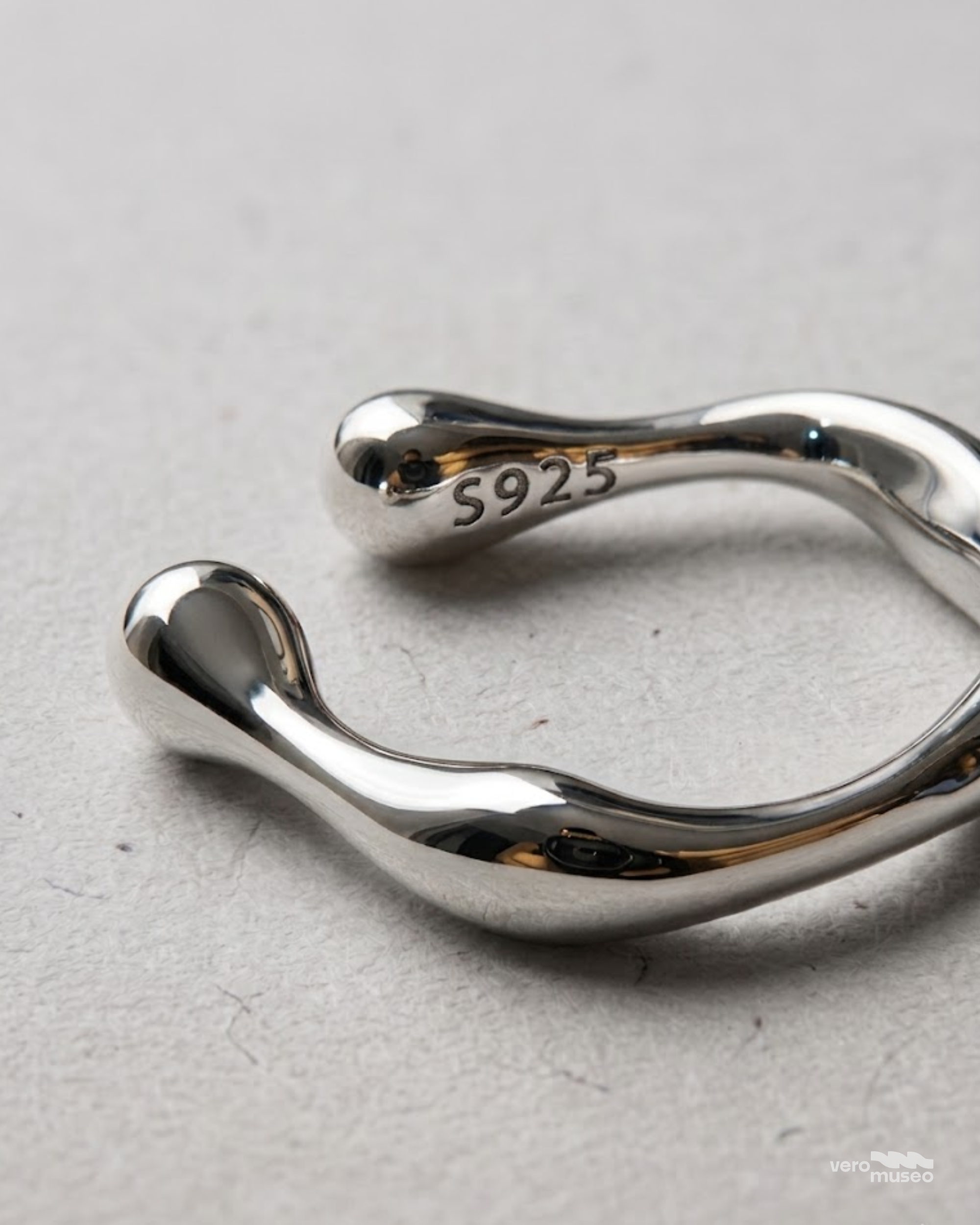 KURVO EAR CUFF