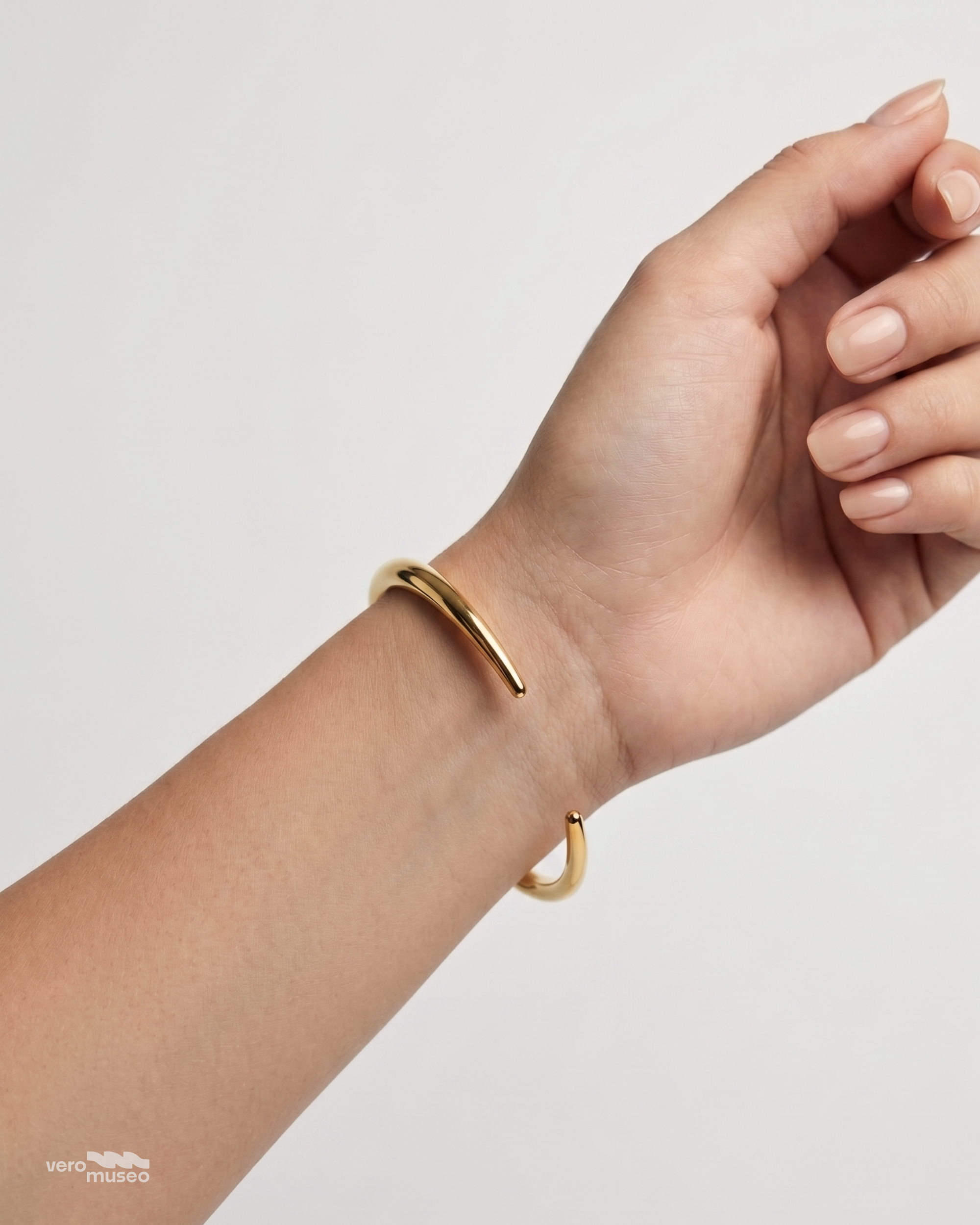 MOONLY BANGLE BRACELET