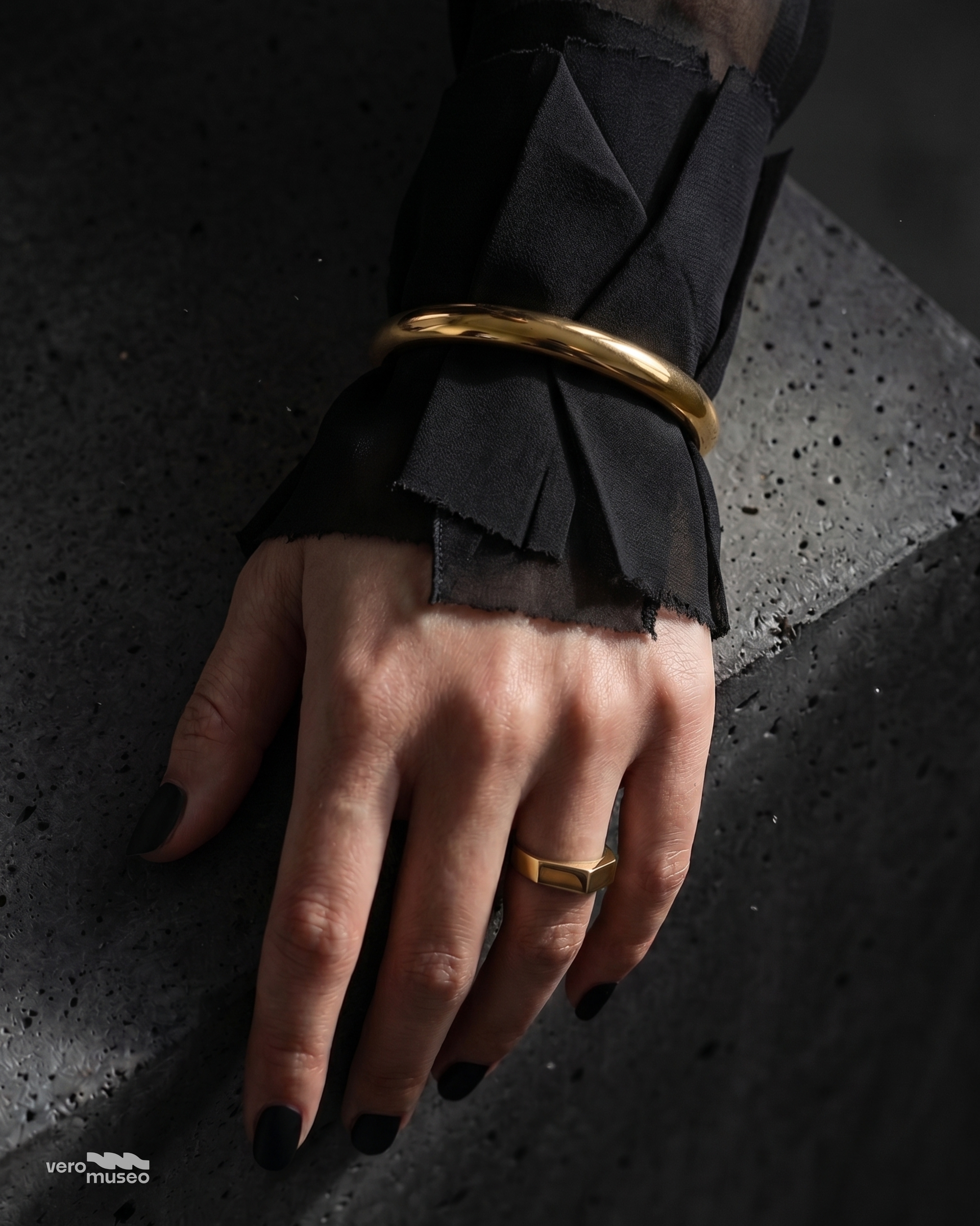 MOONLY BANGLE BRACELET