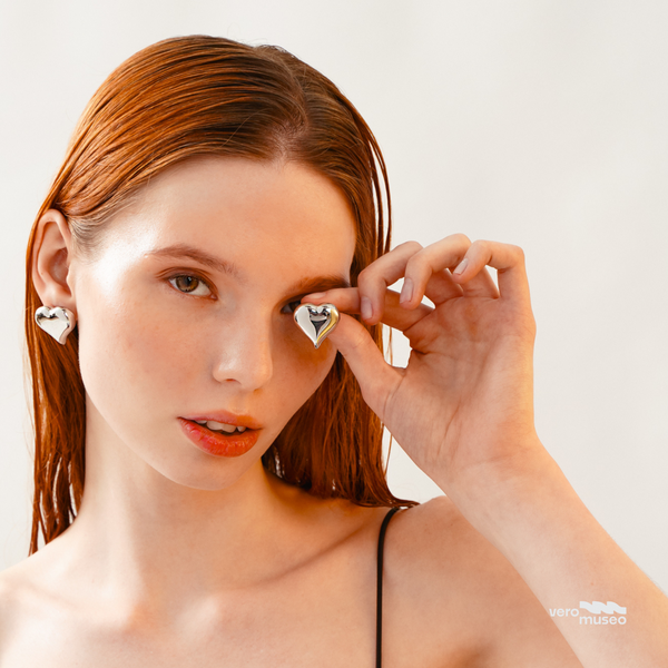 LOVELOON STUD EARRINGS