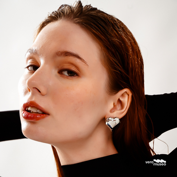 LOVELOON STUD EARRINGS