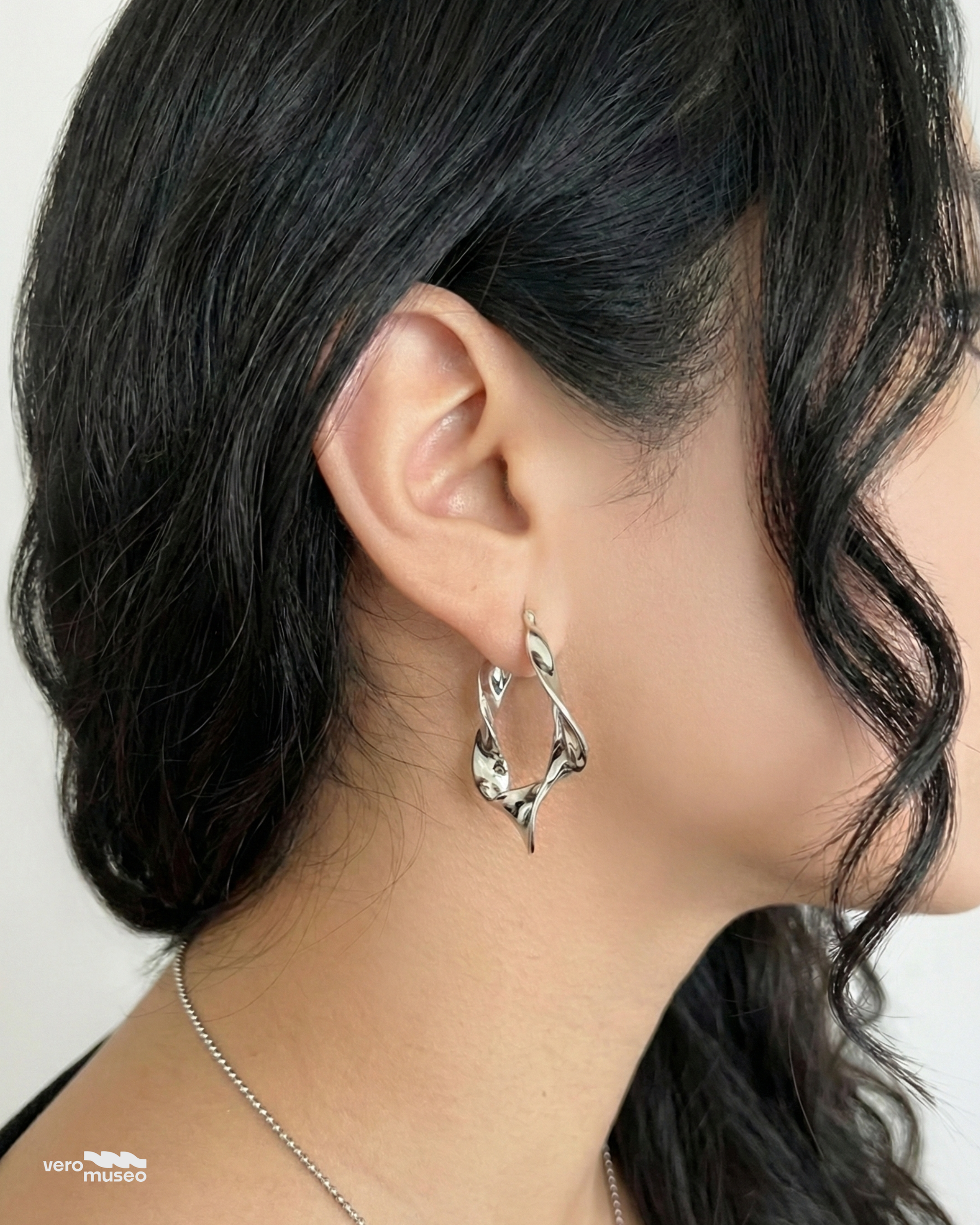 LIQUID LOOPS HOOP EARRINGS