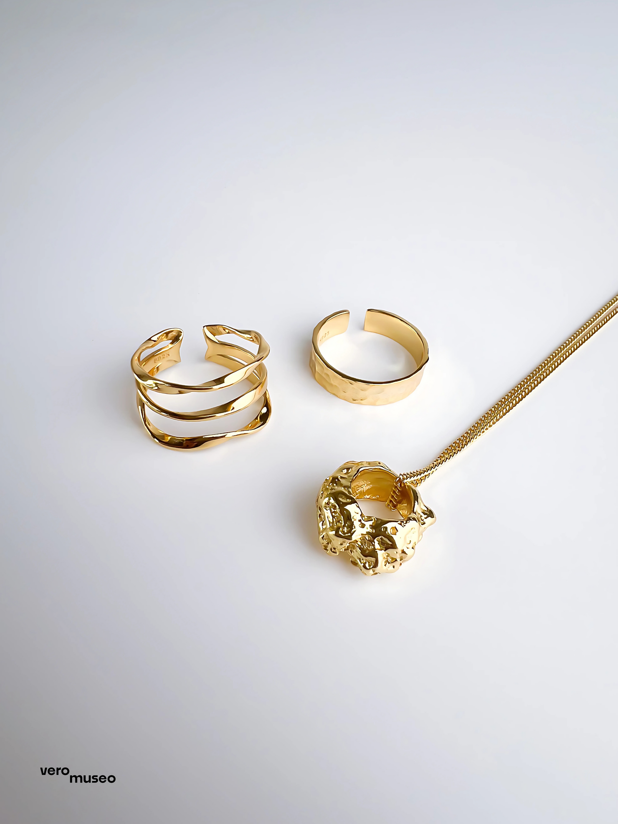GOLDEN NUGGET PENDANT NECKLACE