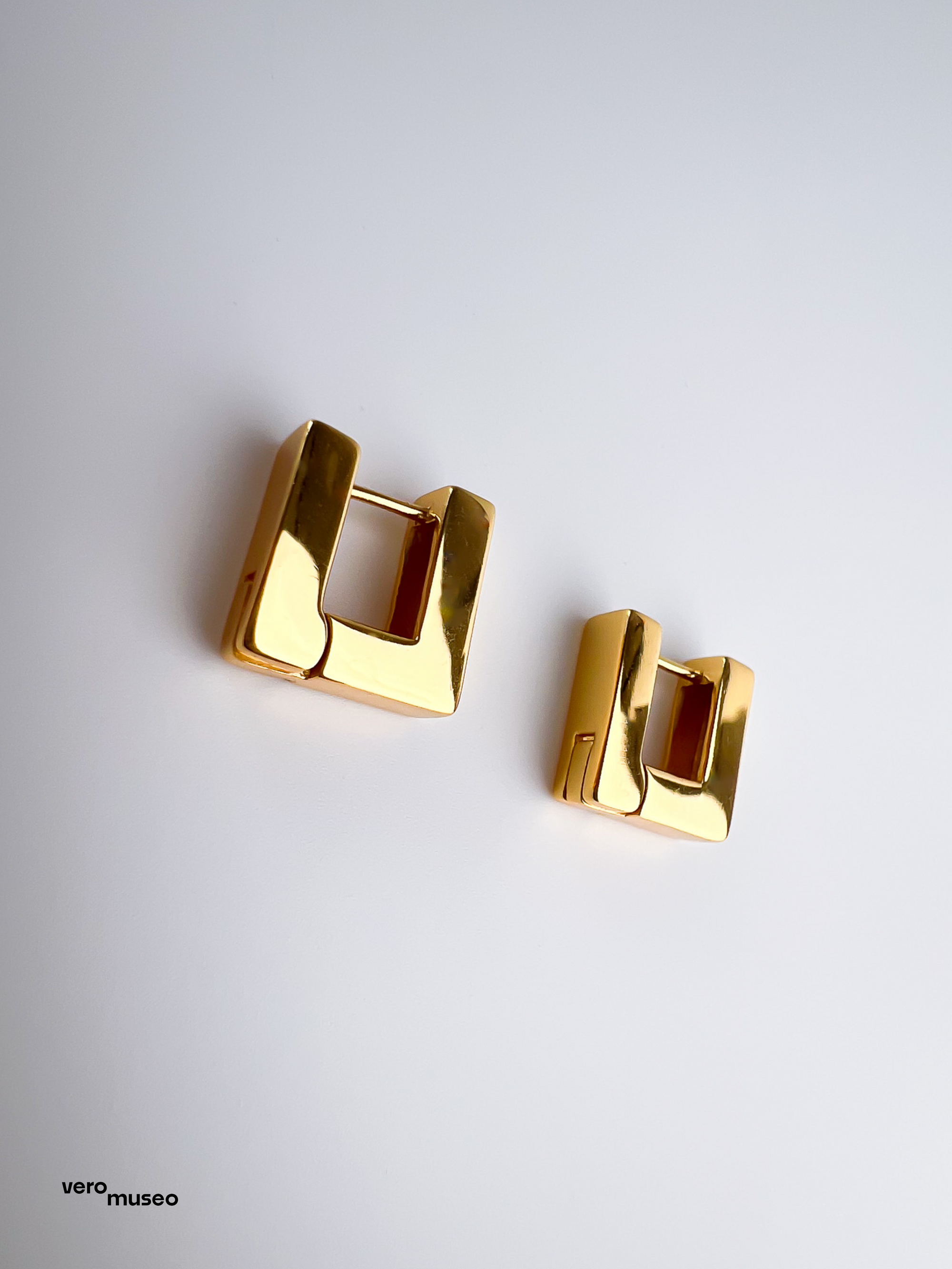 BOXKNOX HUGGIES EARRINGS