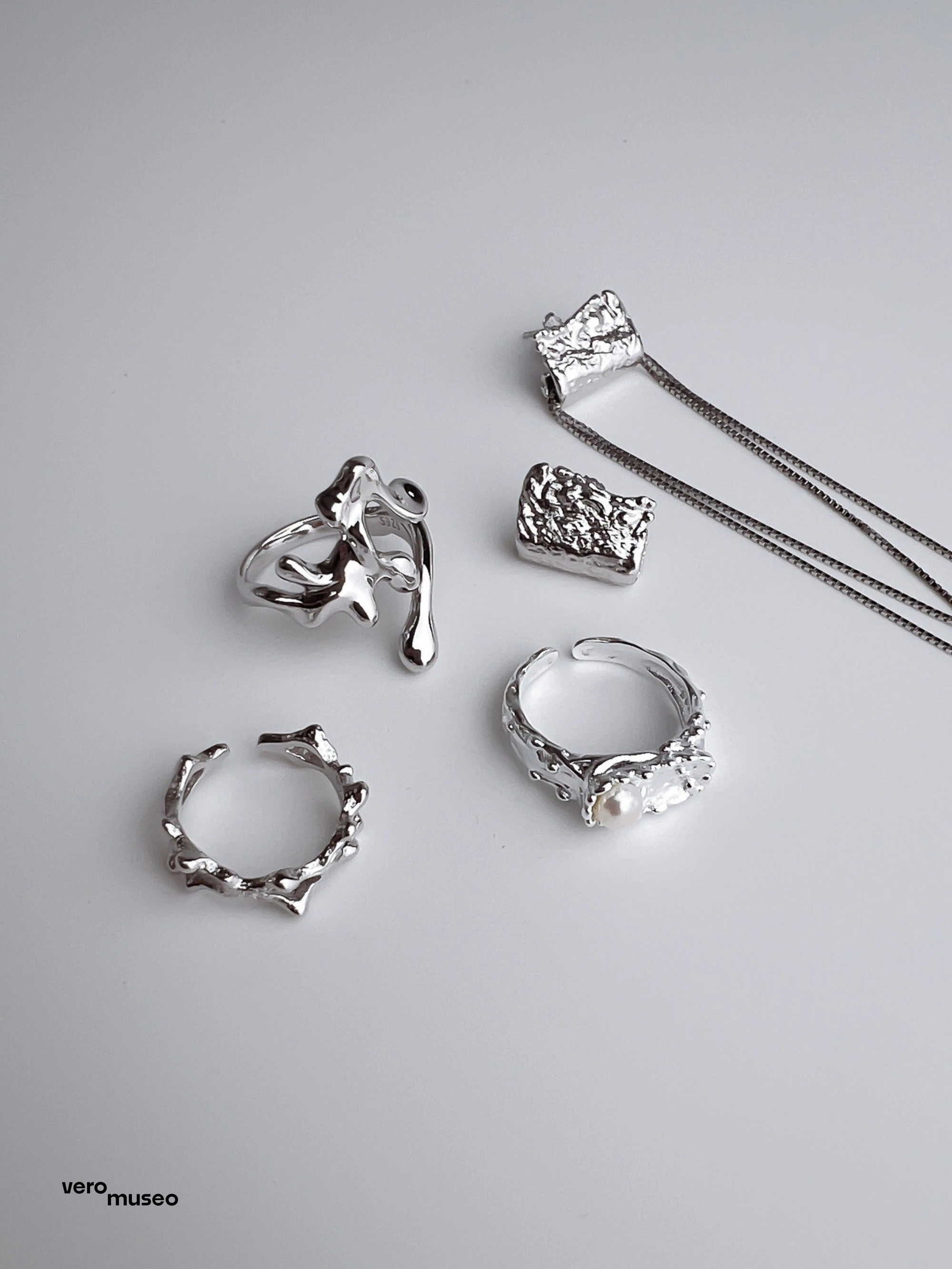 DRIFTED STUD EARRINGS