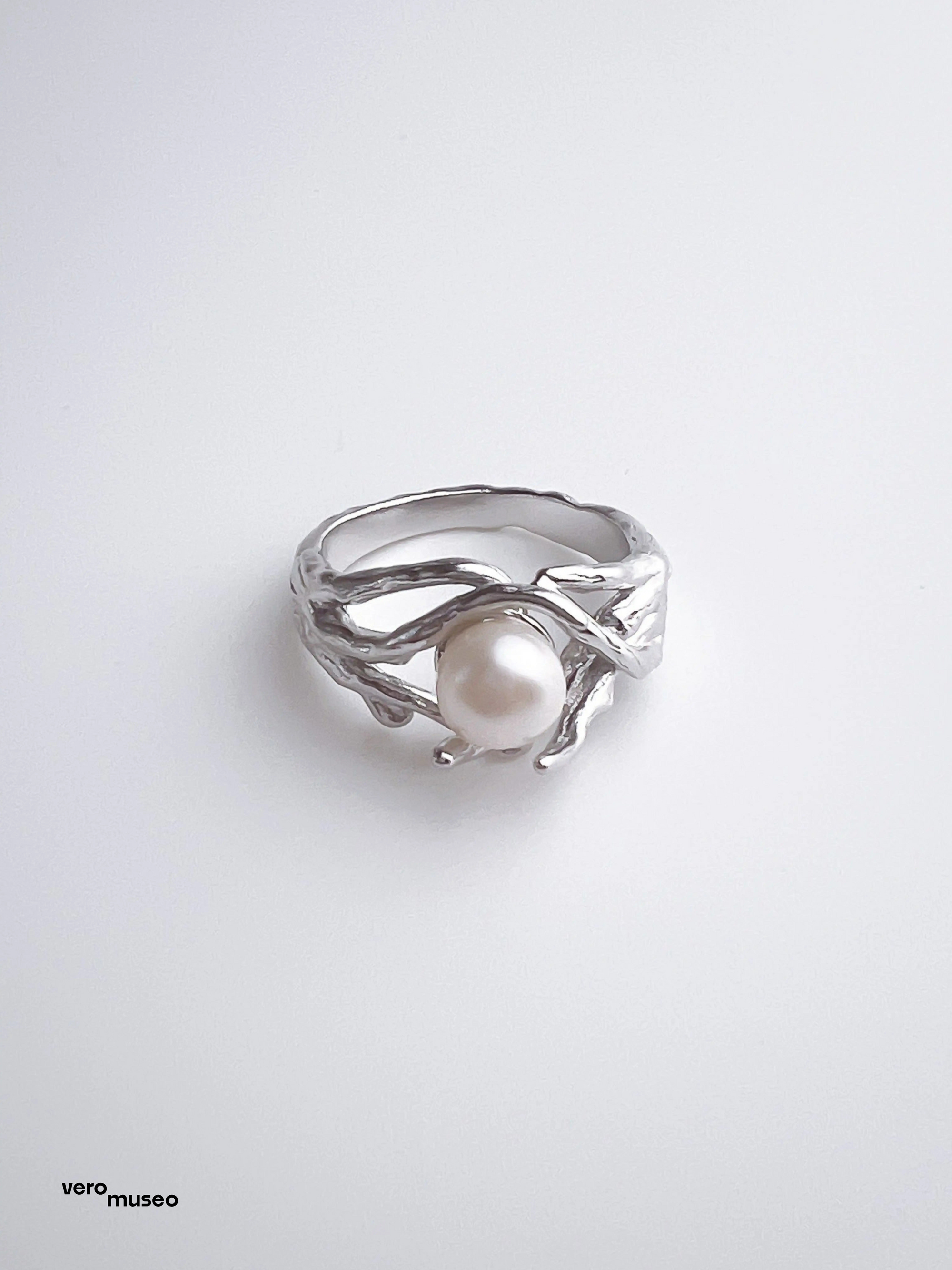 EPHYRA PEARL RING