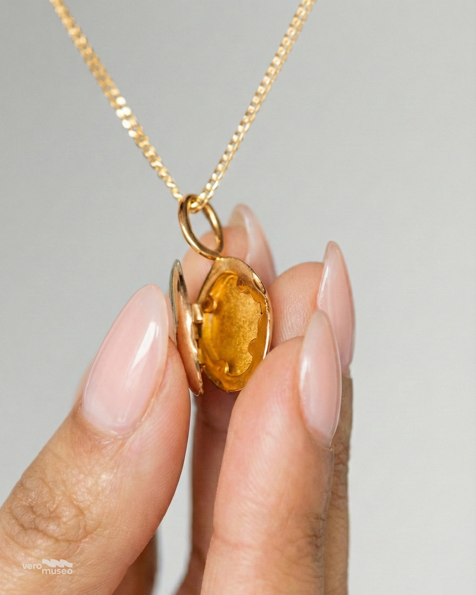 KEEPER LOCKET PENDANT NECKLACE