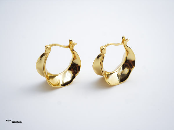 LEAFLOOP HOOP EARRINGS