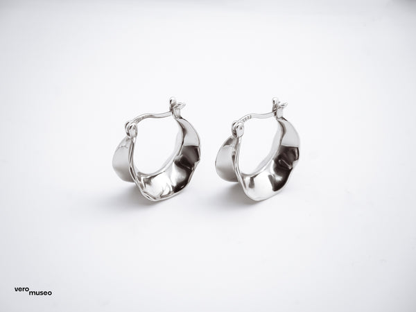 LEAFLOOP HOOP EARRINGS