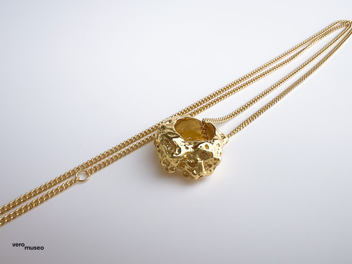 GOLDEN NUGGET PENDANT NECKLACE