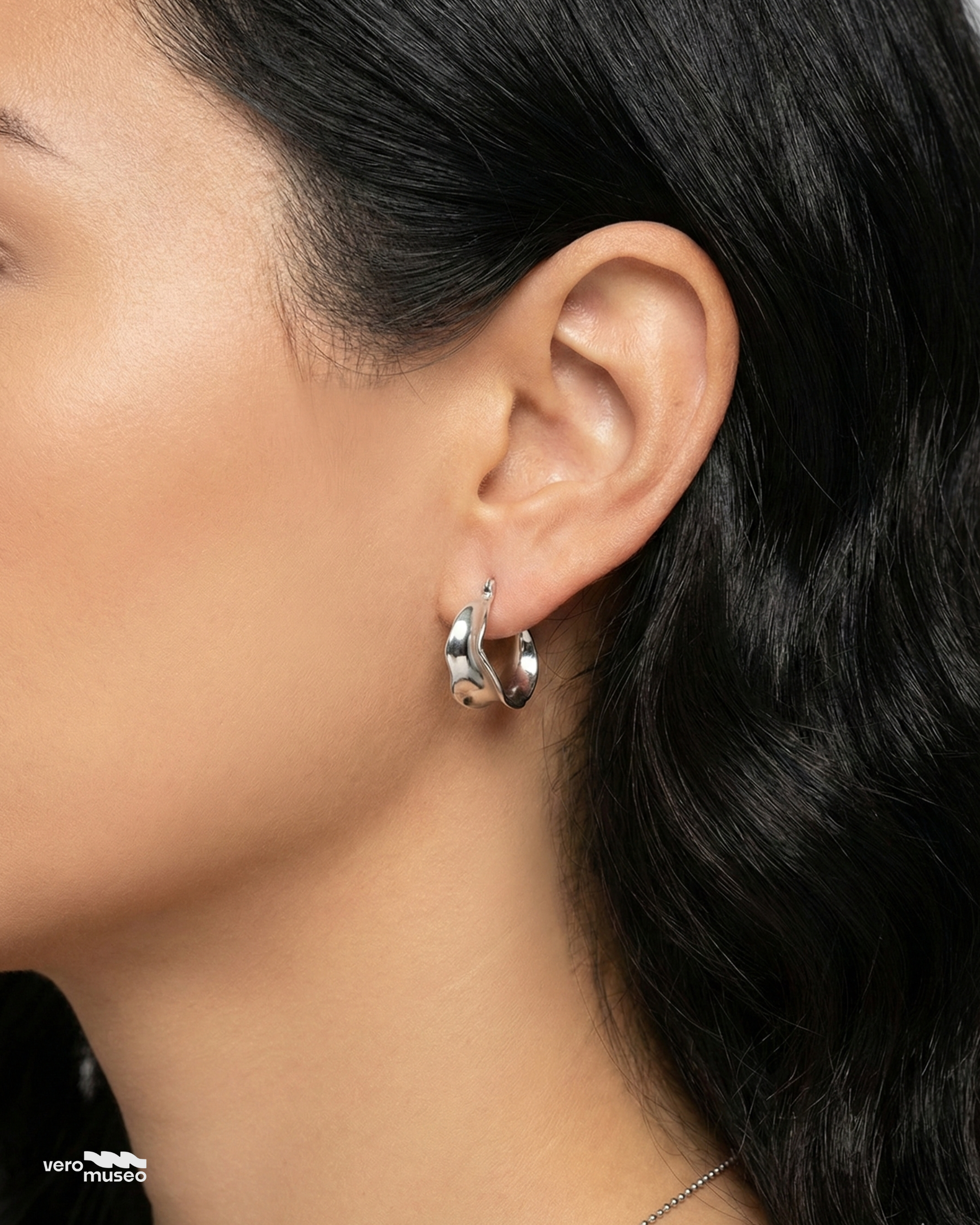 LEAFLOOP HOOP EARRINGS