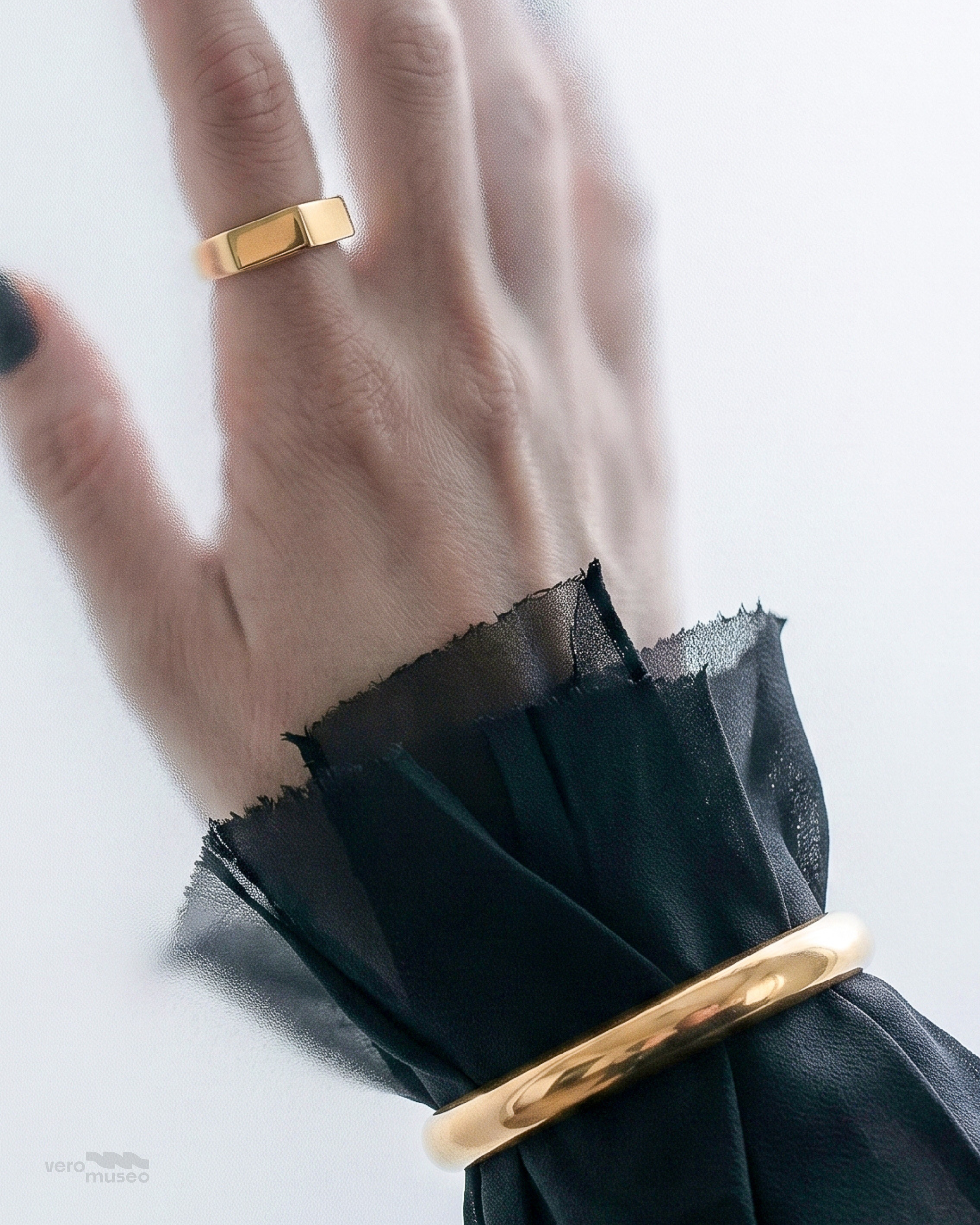 MOONLY BANGLE BRACELET