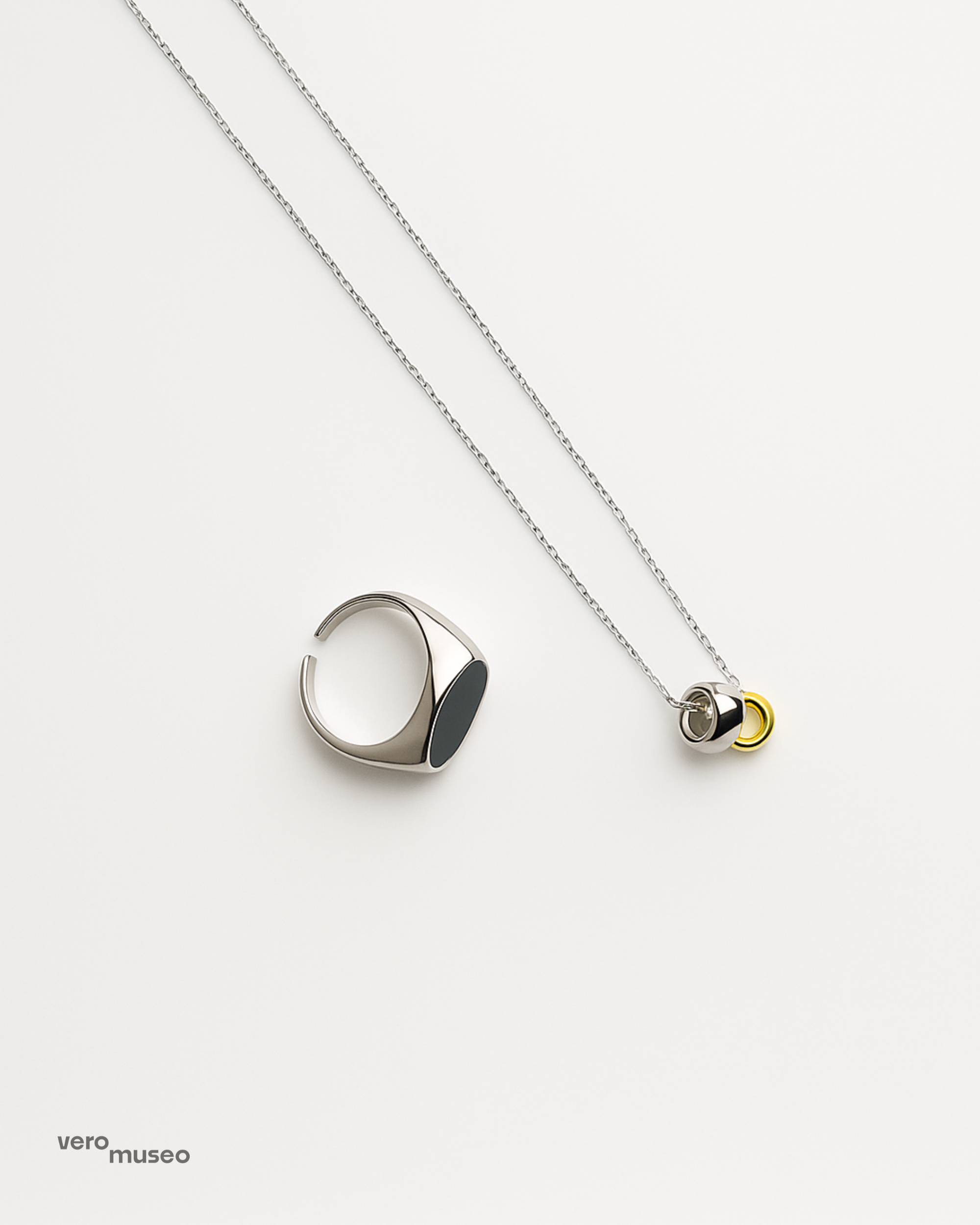 NOIR SIGNET ADJUSTABLE RING