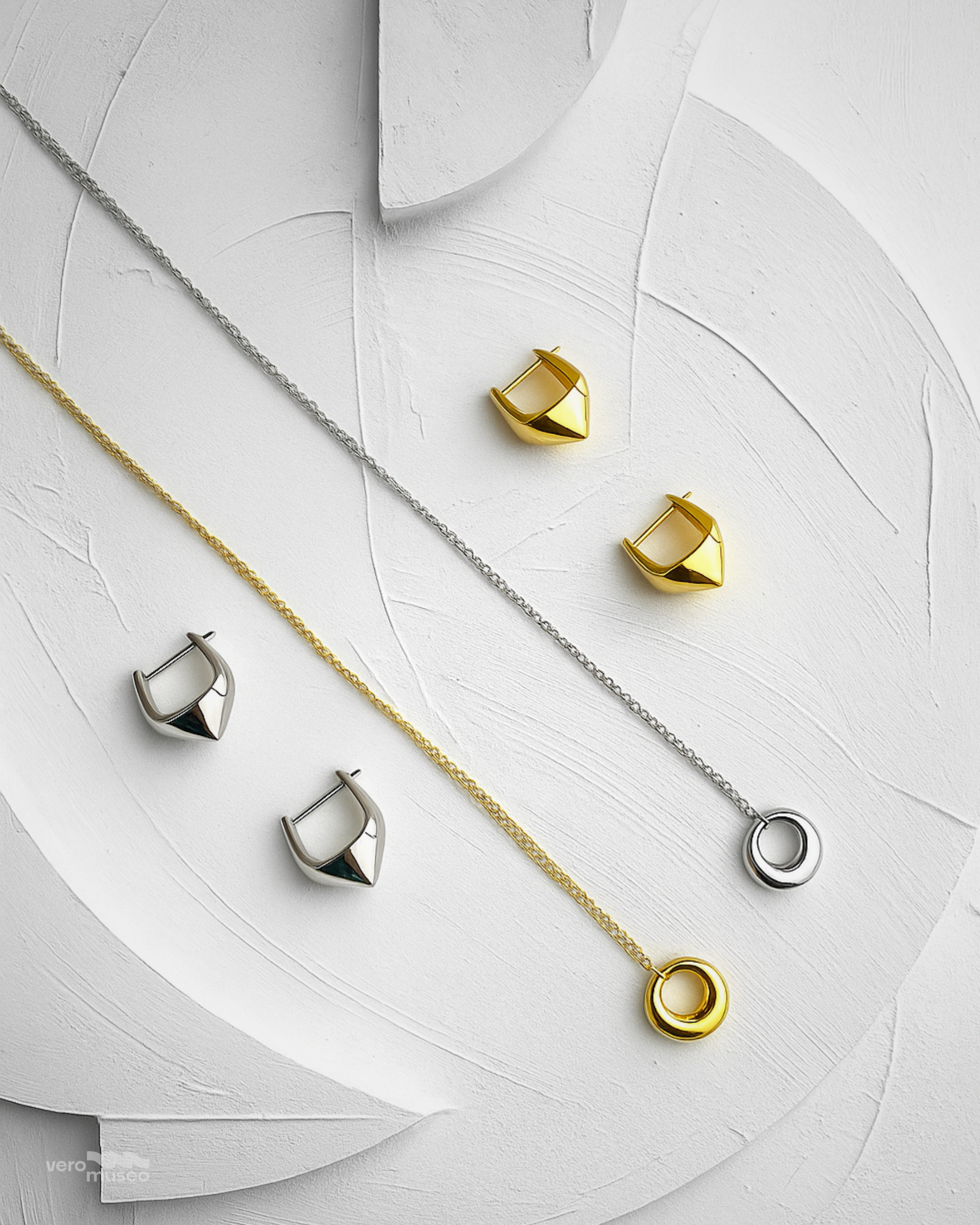 ORB PENDANT NECKLACE